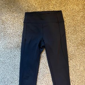 Black cropped lululemon leggings